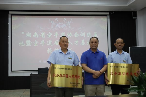常德德才科技職業(yè)學(xué)校,常德招生就業(yè),電子商務(wù)專業(yè)學(xué)校,專業(yè)學(xué)校報(bào)考哪里好 常德德才科技職業(yè)學(xué)校,常德招生就業(yè),電子商務(wù)專業(yè)學(xué)校,專業(yè)學(xué)校報(bào)考哪里好